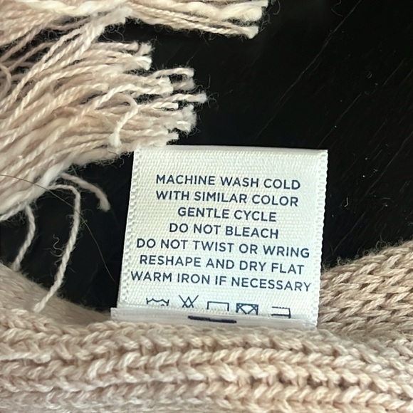 Roller Rabbit May Cape Sweater poncho solid Pale Rose, fringed hem,fits all NWT - Picture 7 of 12